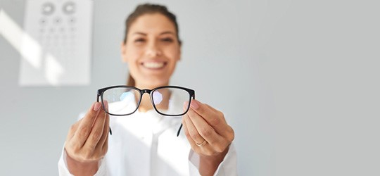 5 Powerful Medical-Grade UV Sunglasses Eye Doctors Prescribe for Women