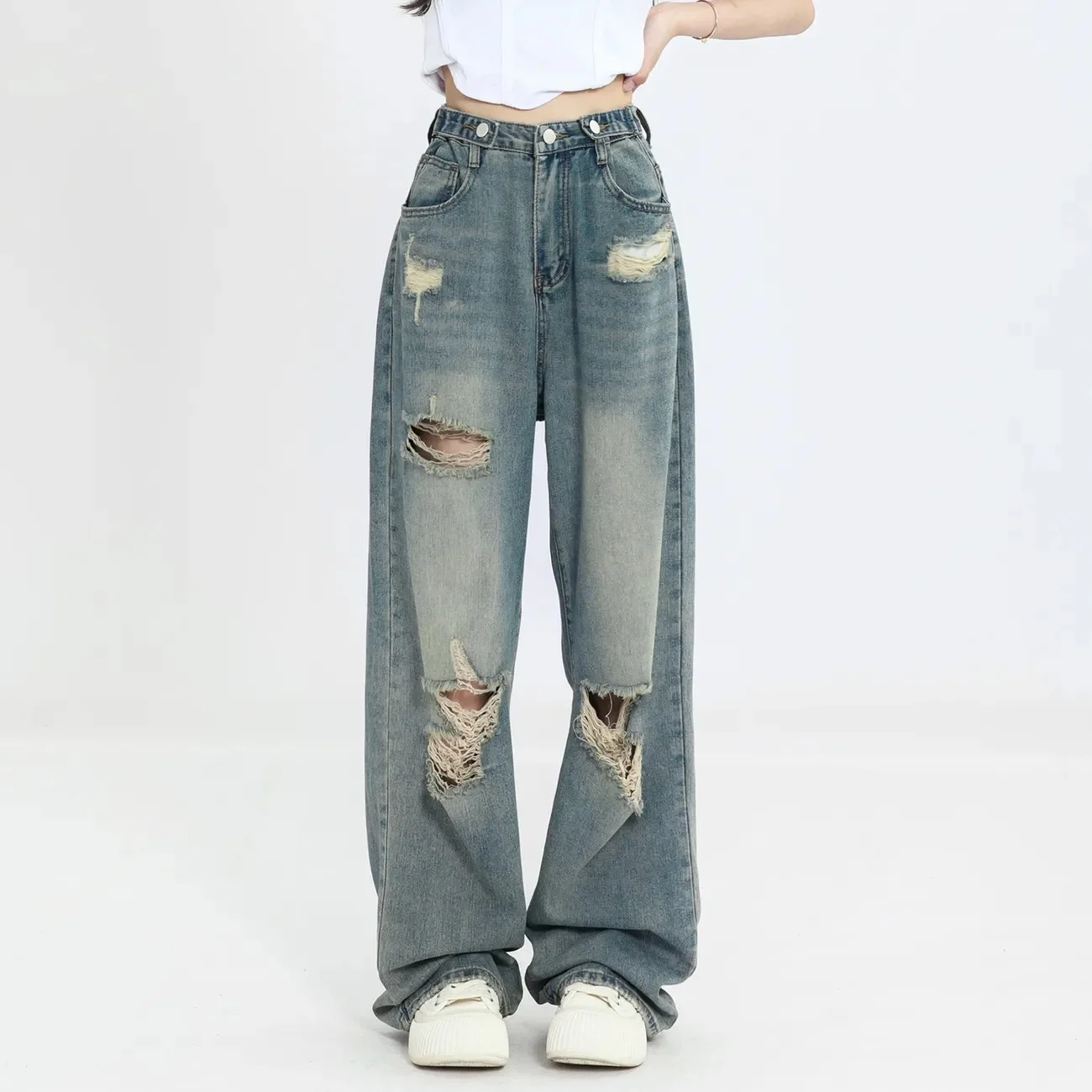 High Waisted Ripped Jeans Outfit Ideas for Women